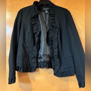 Lightweight ruffled jacket